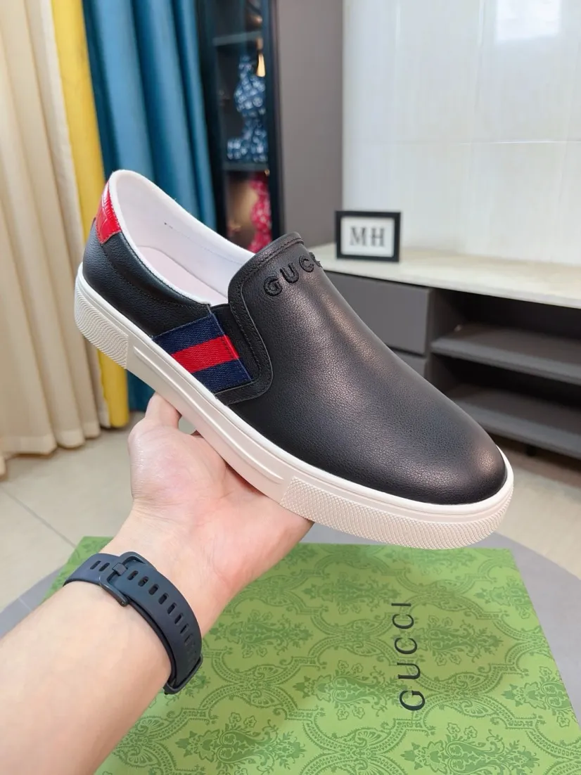 Men's shoes 💰458🌹🌹GUCCI [Gucci] New high-end brand of men's shoes, the latest fashionable casual men's shoes, trendy and versatile, relaxed and sporty style, uppers imported from Italy, first-layer cowhide, genuine leather lining, and ultra-fine workmanship. Original personalized fashionable rubber wear-resistant outsole, light and comfortable on the foot, size 38-44